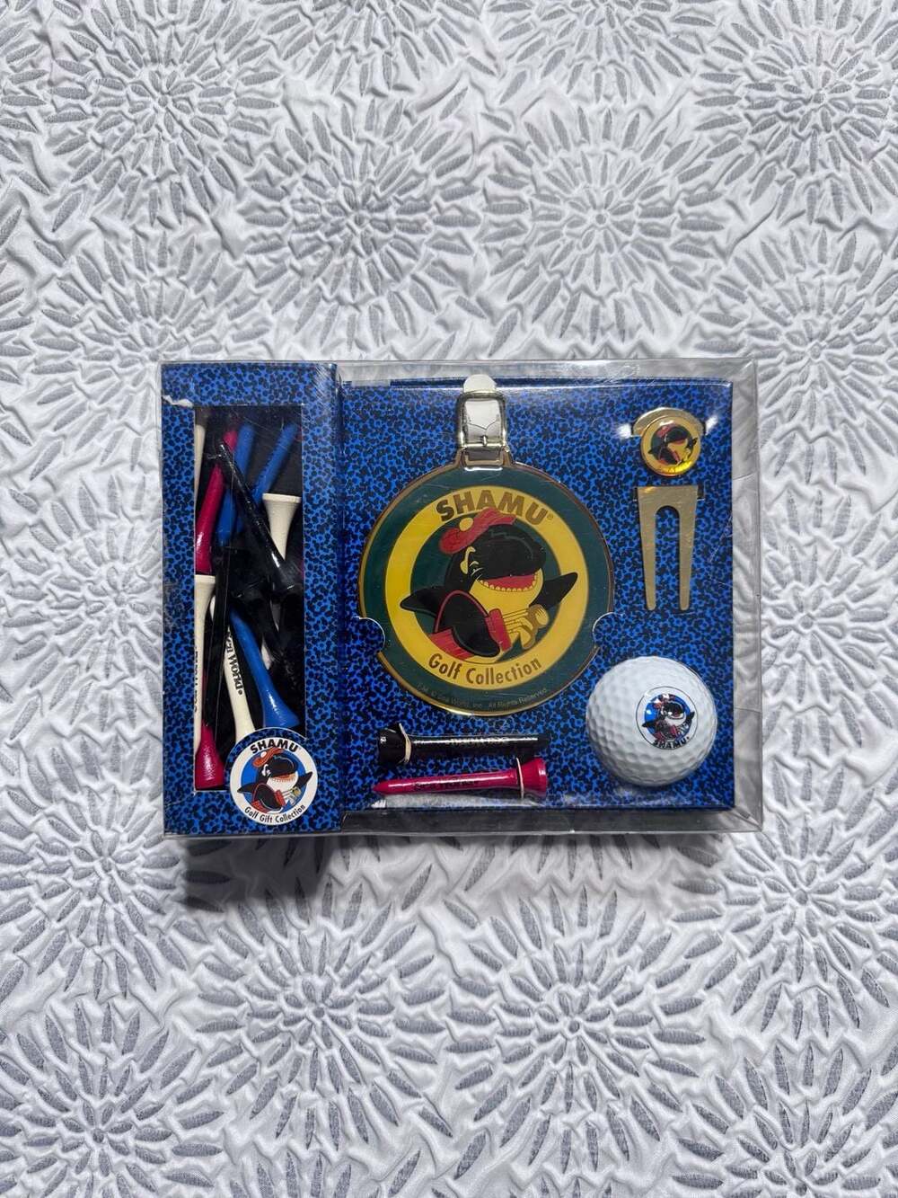 Vintage Sea World Shamu Golf Set with Bag Tag Golf Ball Tees Divot Tool